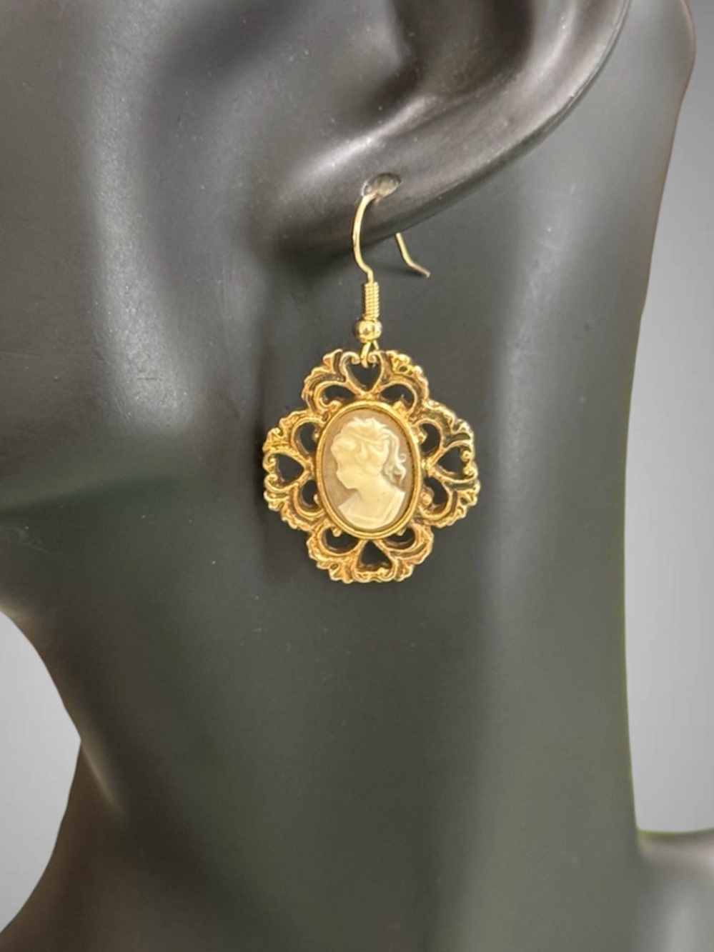 VINTAGE CAMEO EARRINGS